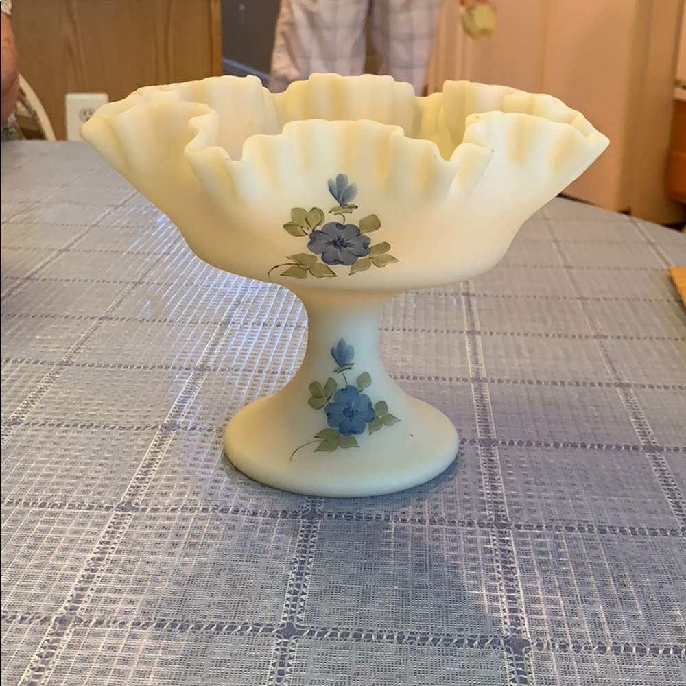 Fenton fluted cans dish